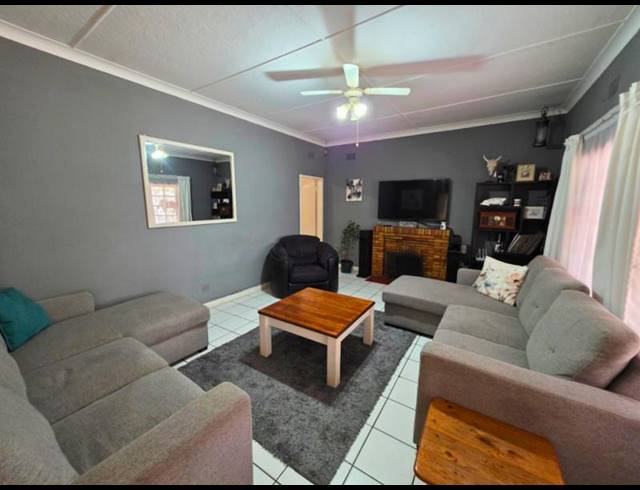 4 BEDROOM HOUSE FOR SALE IN PARKDENE